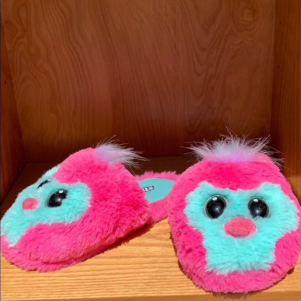 HATCHIMALS ADORABLE FLUFFY SLIPPERS